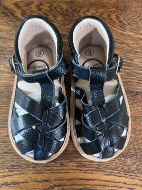 New! Little love bug Black Kids Sandals - Size 6